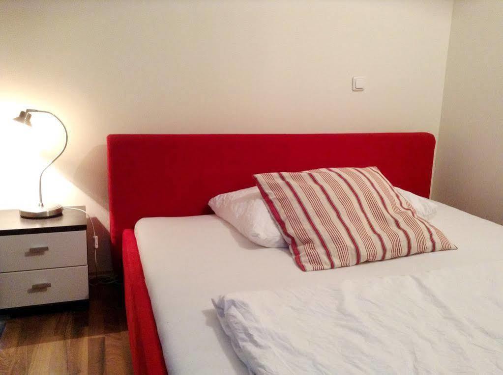 Hotel Turmfalke 24H Check In Λιντς Εξωτερικό φωτογραφία