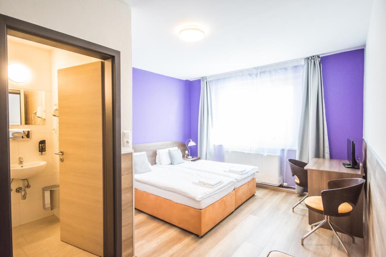 Hotel Turmfalke 24H Check In Λιντς Εξωτερικό φωτογραφία