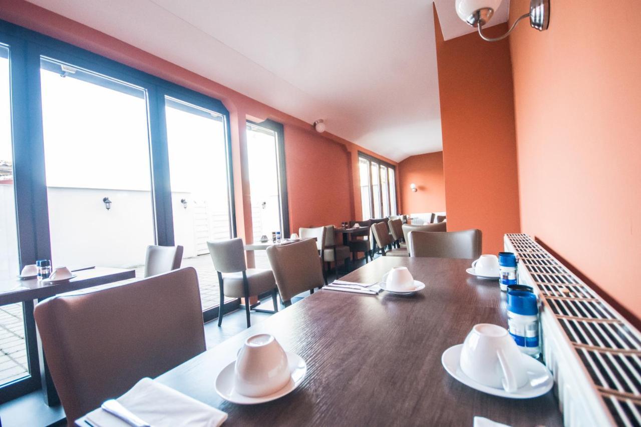 Hotel Turmfalke 24H Check In Λιντς Εξωτερικό φωτογραφία