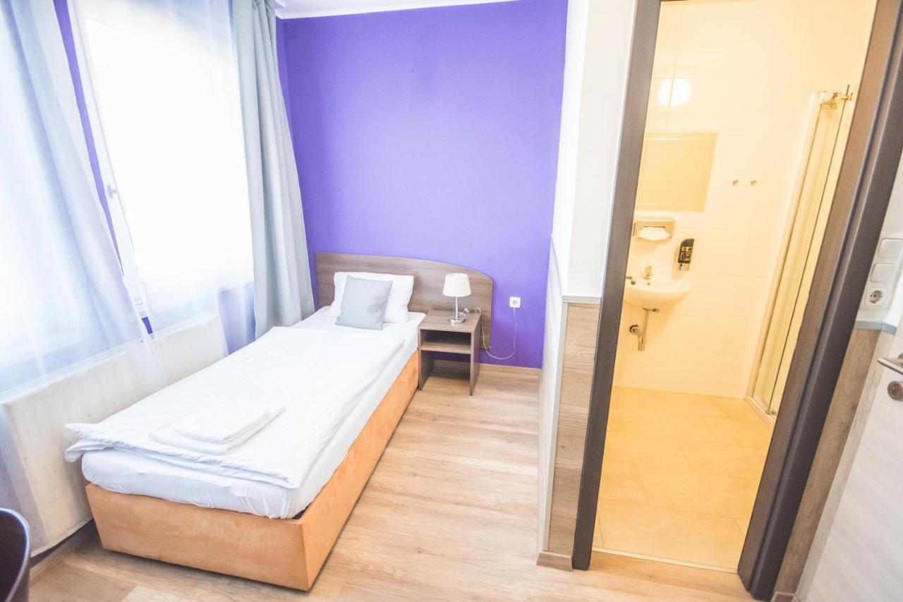 Hotel Turmfalke 24H Check In Λιντς Εξωτερικό φωτογραφία