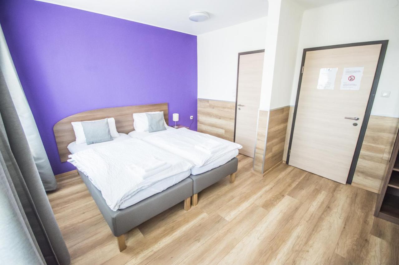Hotel Turmfalke 24H Check In Λιντς Εξωτερικό φωτογραφία