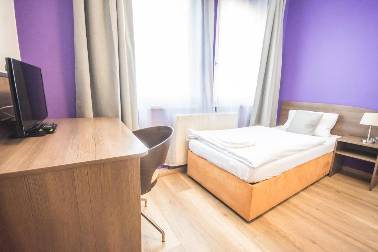 Hotel Turmfalke 24H Check In Λιντς Εξωτερικό φωτογραφία